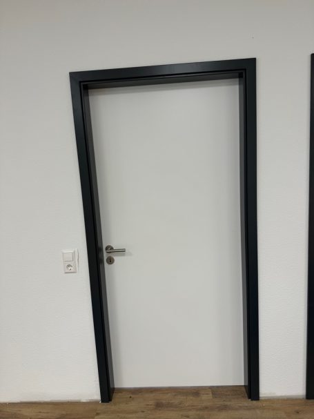 Variofix Zargen und weiße Türblätter in Vogtsburg - hochwertige Türmontage vom Experten.